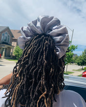 Load image into Gallery viewer, Kelly Scrunchie
